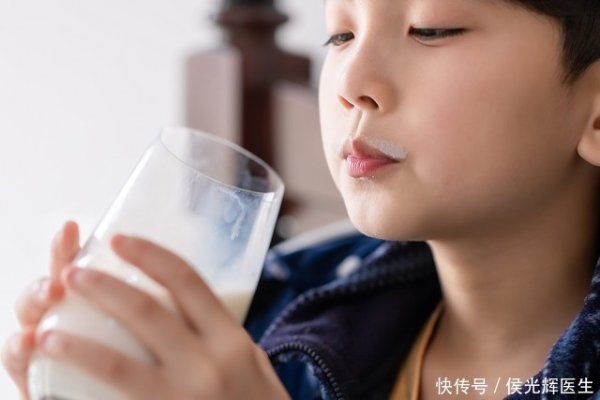 凡资配 牛奶再次成为关注对象？医生强调：喝牛奶的4个坏习惯，赶紧改掉